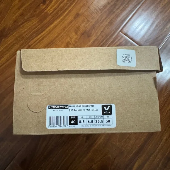 Veja Sneakers - Picture 7 of 7